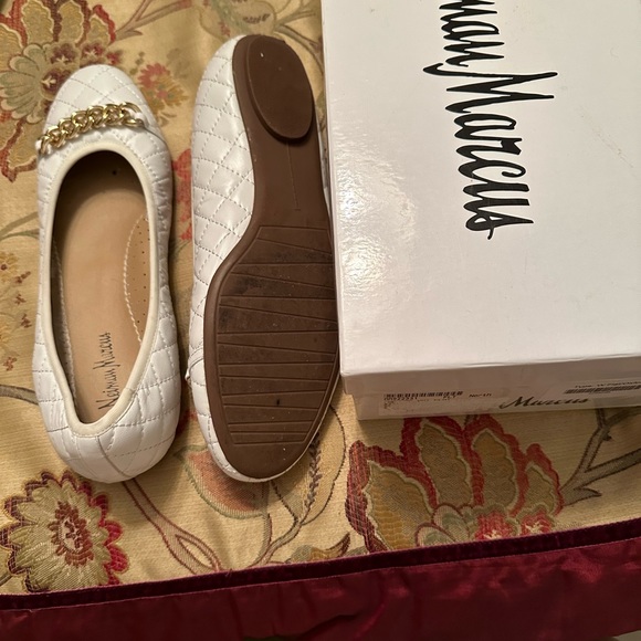 Neiman Markus 10 flats - Picture 3 of 4